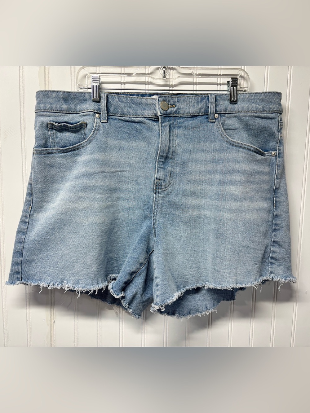 Lane Bryant Denim Shorts Size 18 Light Wash Frayed Hem Distressed Relaxed Fit